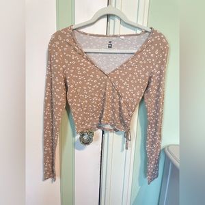 Me to We. Pacsun. Long sleeve wrap shirt. Beige and floral.